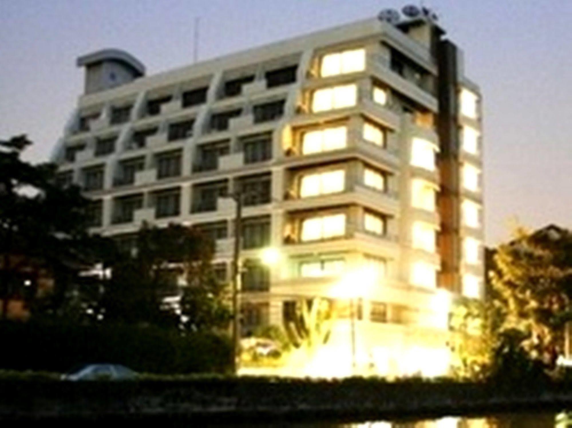 Ziniza The Boutique Service Apartment Banguecoque Exterior foto